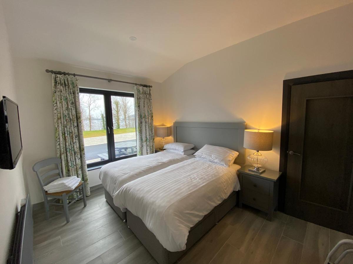 Tullybay Holiday Lodges Enniskillen Exterior foto