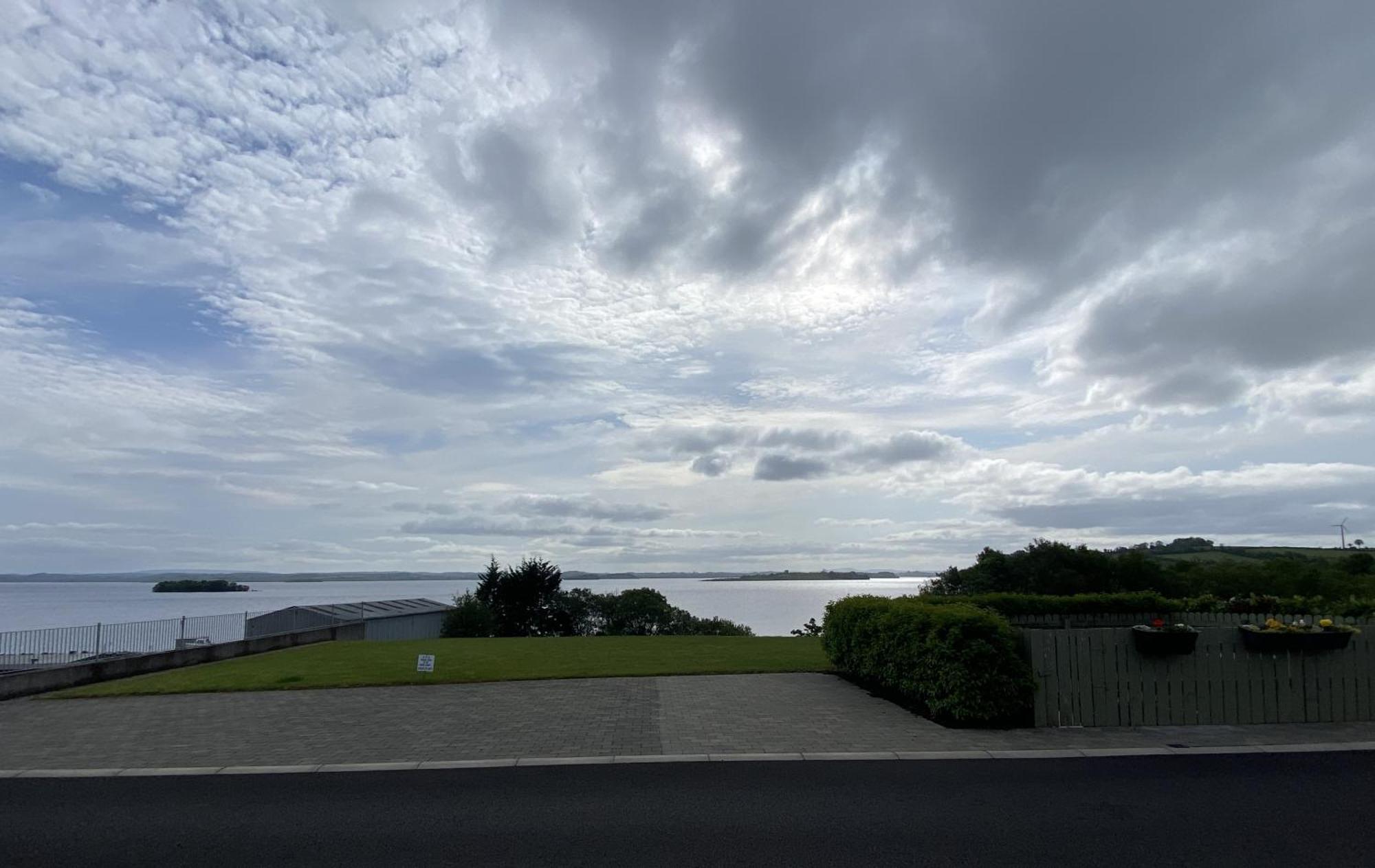 Tullybay Holiday Lodges Enniskillen Exterior foto